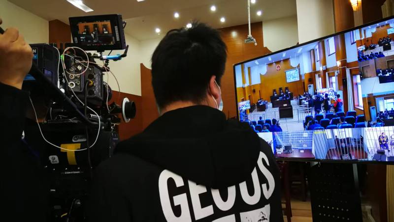 AI生成VS人工创意——盈江县广告片拍摄公司的技术浪漫主义实践